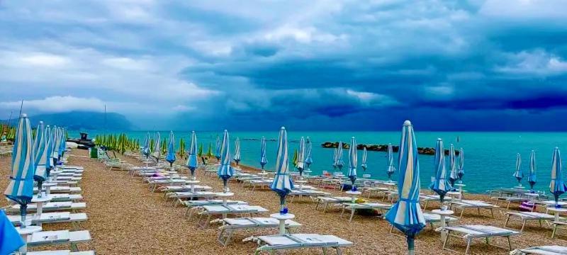 Villaggio I Giardini Del Conero Porto Recanati Exteriör bild